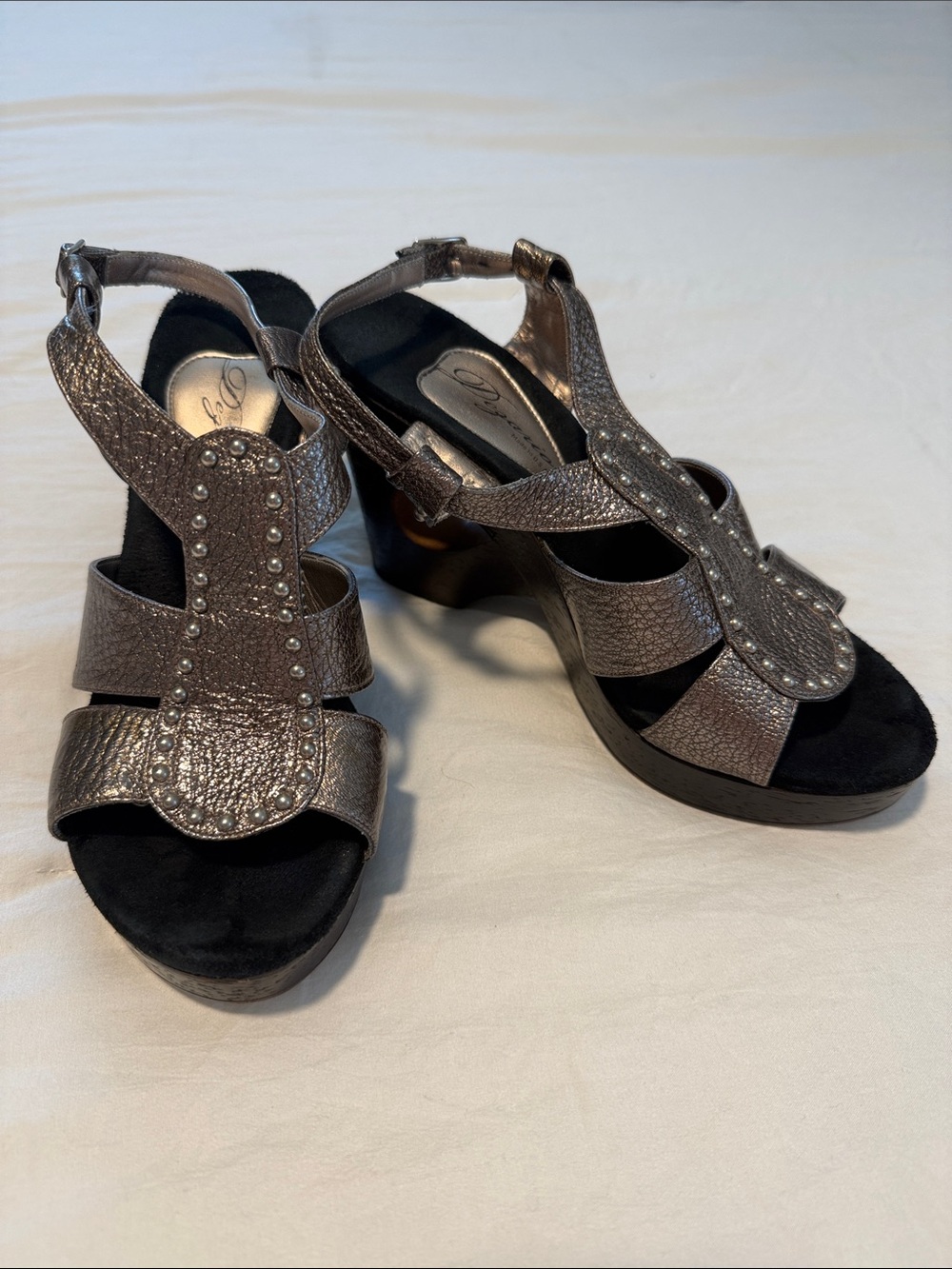 Dezario Open-Toe Metallic Pewter Platform Sandals with Stud Detail Size 38